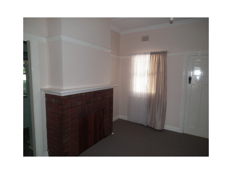 11 Bollinger Street, Parkes NSW 2870
