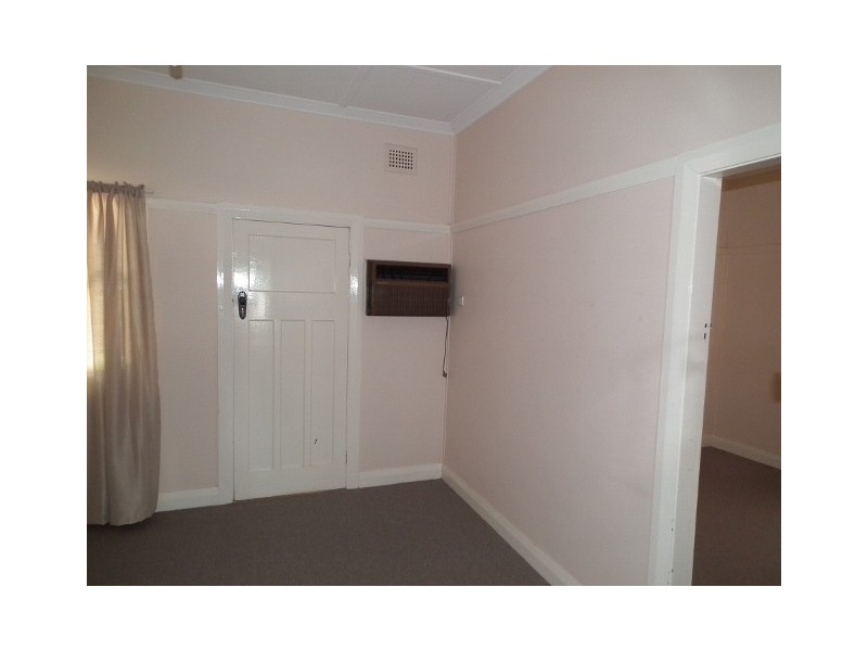 11 Bollinger Street, Parkes NSW 2870