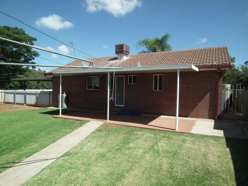1 Danilenko Street, Parkes NSW 2870
