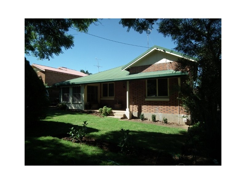 39 East Street, Parkes NSW 2870