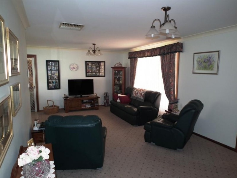 19 Thomas, Parkes NSW 2870
