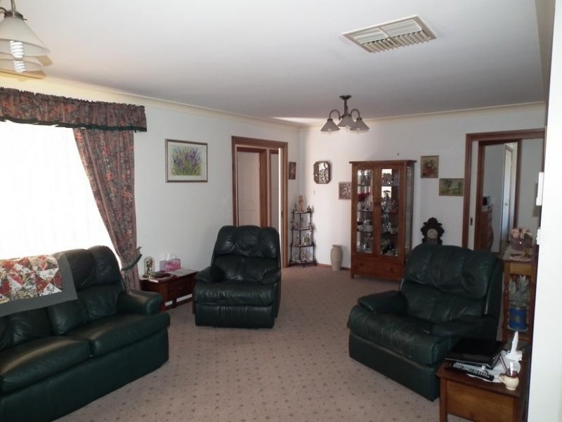 19 Thomas, Parkes NSW 2870