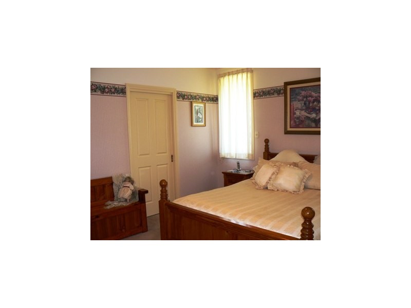 2 Billabong Crescent, Parkes NSW 2870