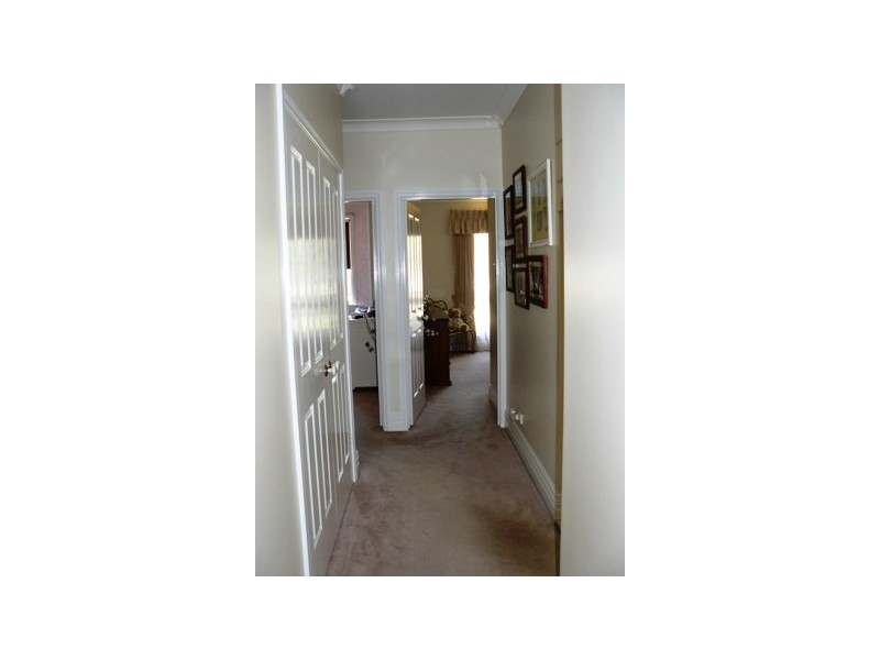 2 Billabong Crescent, Parkes NSW 2870