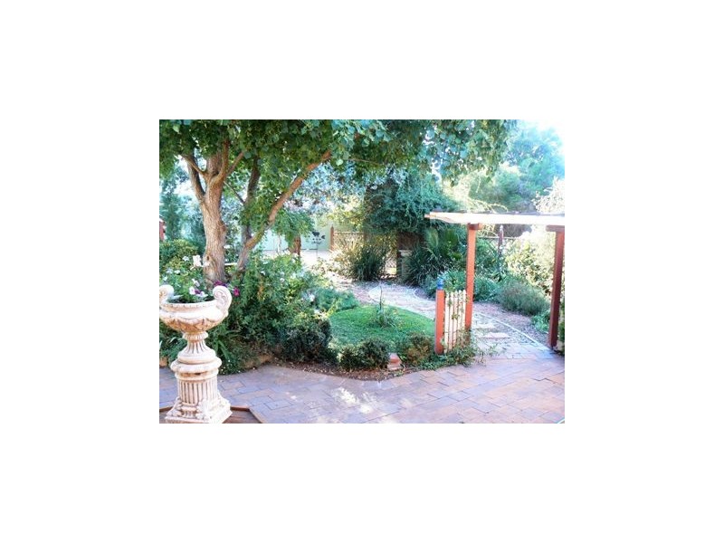 2 Billabong Crescent, Parkes NSW 2870