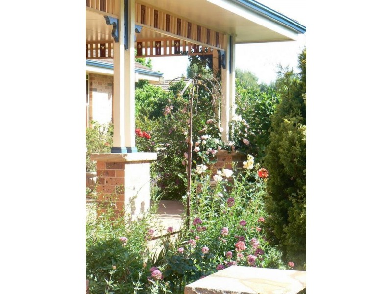 2 Billabong Crescent, Parkes NSW 2870