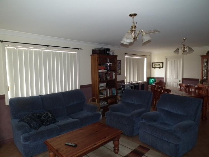 8 Noonan, Parkes NSW 2870