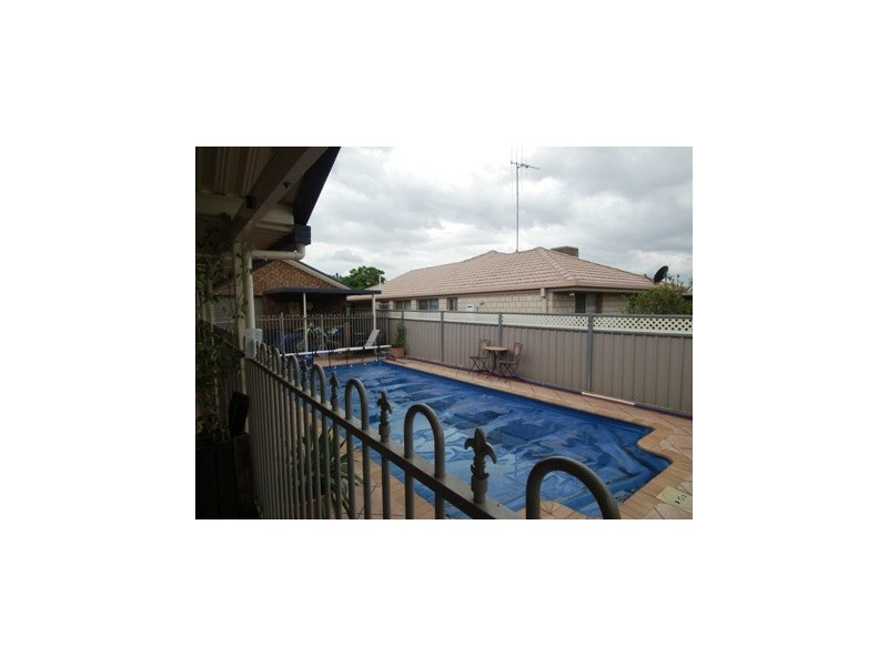 8 Noonan, Parkes NSW 2870