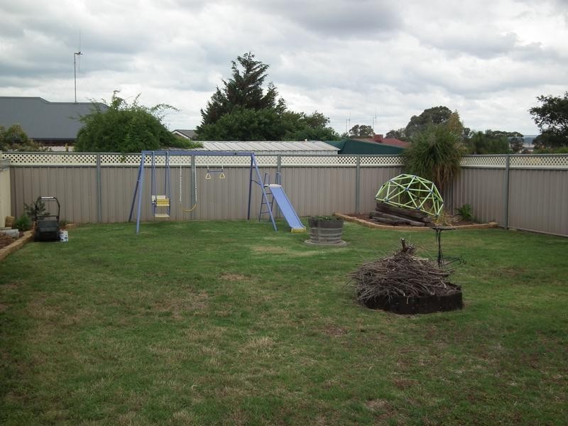 8 Noonan, Parkes NSW 2870
