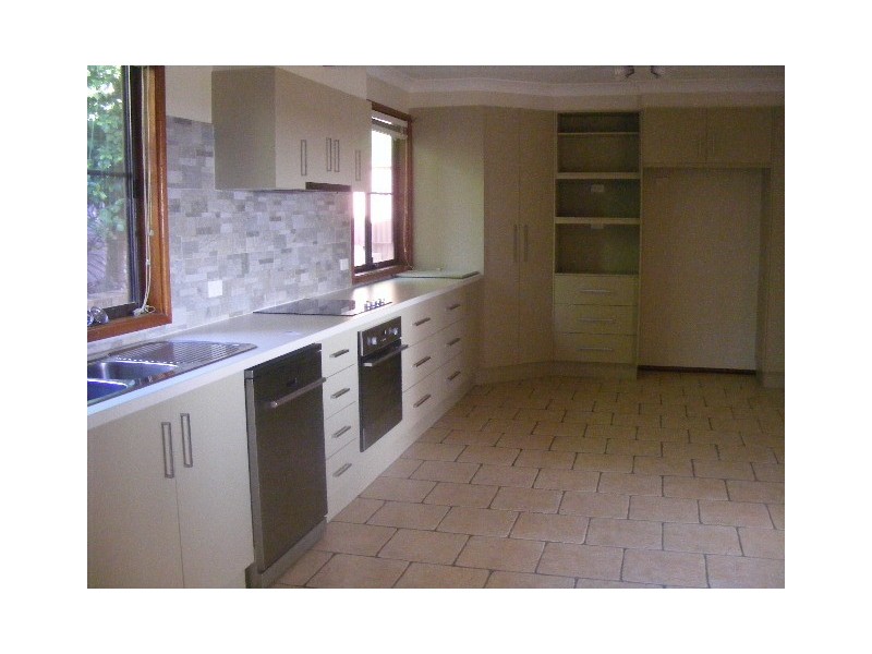 4 Ted Parker Circuit, Parkes NSW 2870