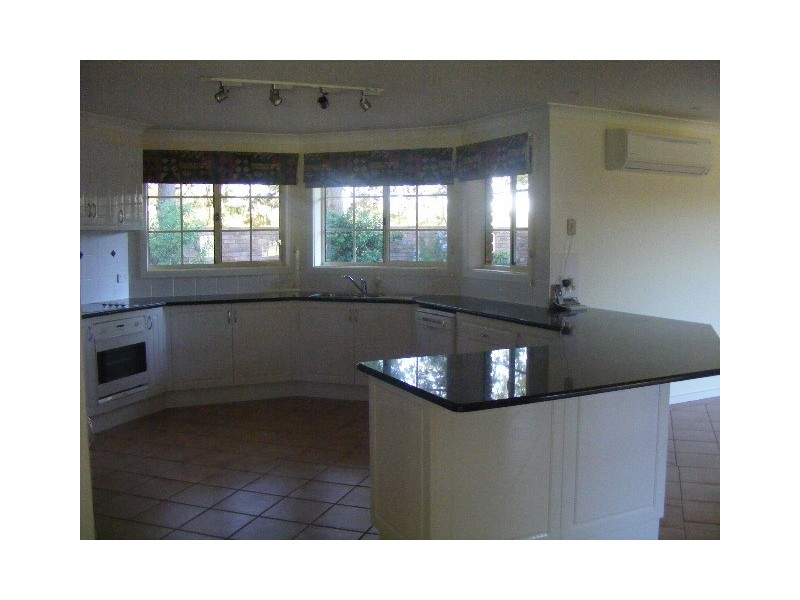 123 London Road, Parkes NSW 2870