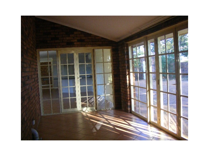 123 London Road, Parkes NSW 2870