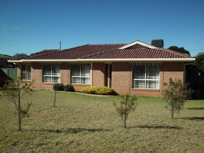 19 Thomas Tom Crescent, Parkes NSW 2870
