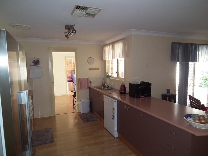 19 Thomas Tom Crescent, Parkes NSW 2870