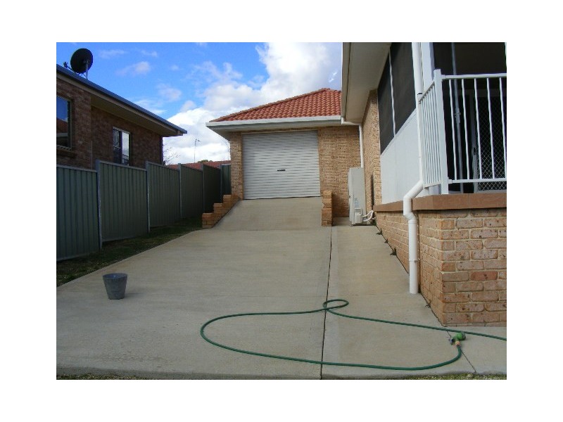 8 Glenburnie Close, Parkes NSW 2870