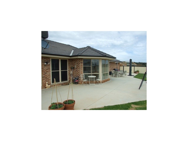 24 Field Road, Parkes NSW 2870