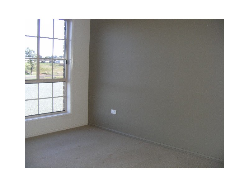 24 Field Road, Parkes NSW 2870