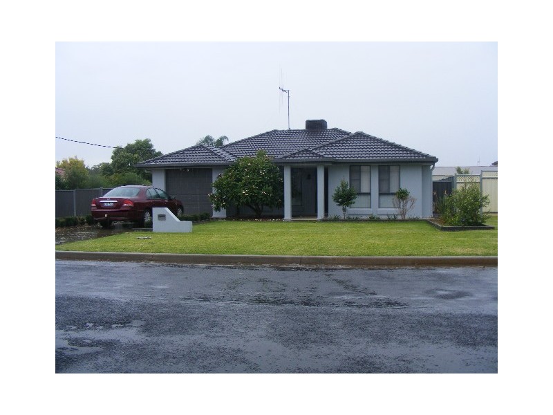 27 Charles Rigg Ave, Parkes NSW 2870