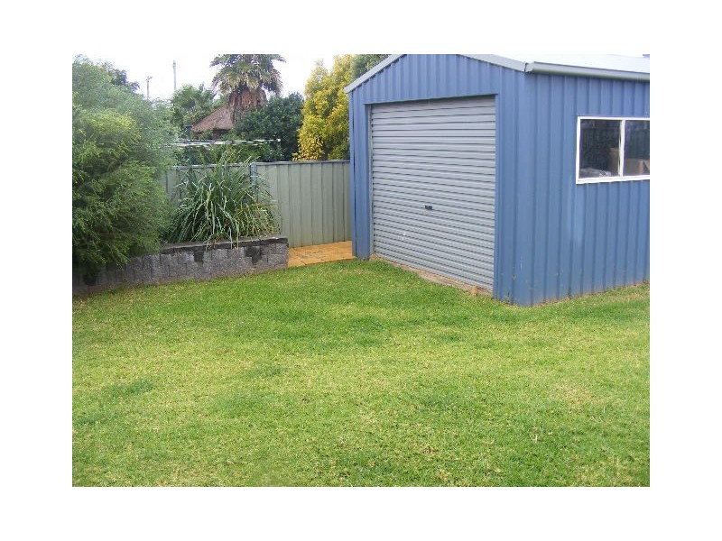 27 Charles Rigg Ave, Parkes NSW 2870