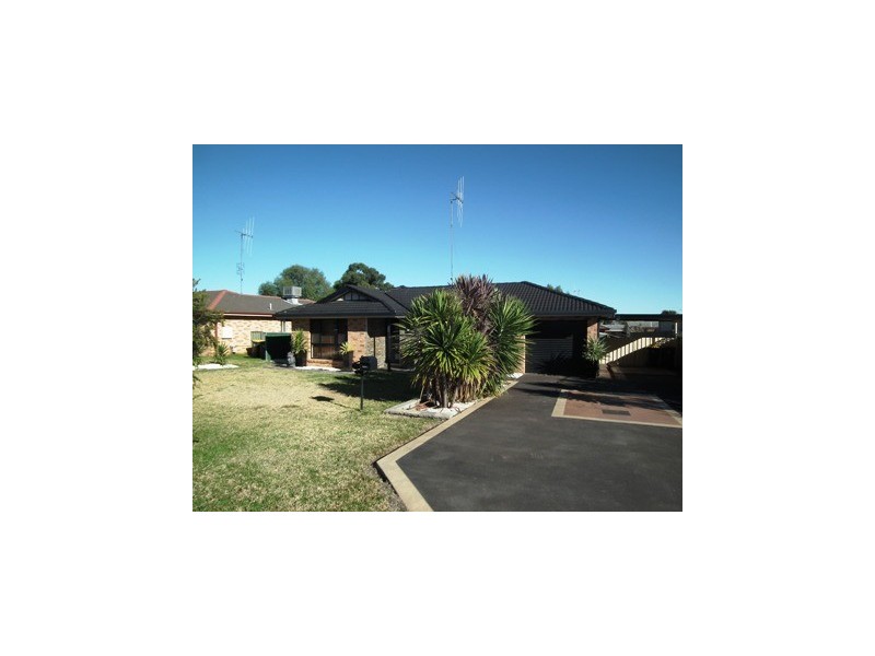 32 Paterson Street, Parkes NSW 2870