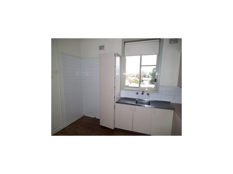 4 Charles Rigg Ave, Parkes NSW 2870