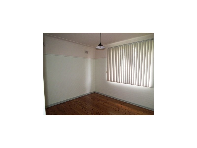 4 Charles Rigg Ave, Parkes NSW 2870