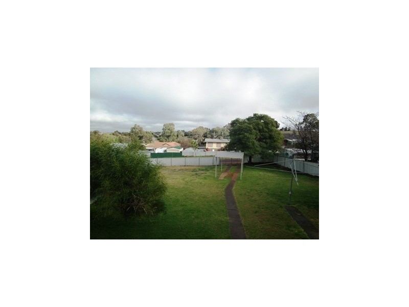 4 Charles Rigg Ave, Parkes NSW 2870