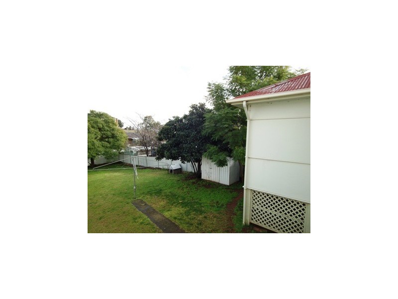 4 Charles Rigg Ave, Parkes NSW 2870