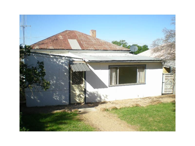 12 Gap Street, Parkes NSW 2870