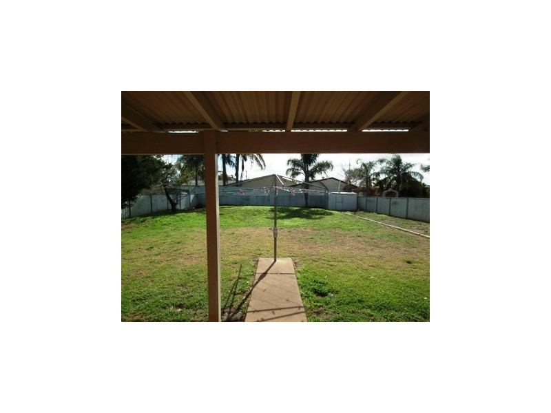 6 Guillan Place, Parkes NSW 2870
