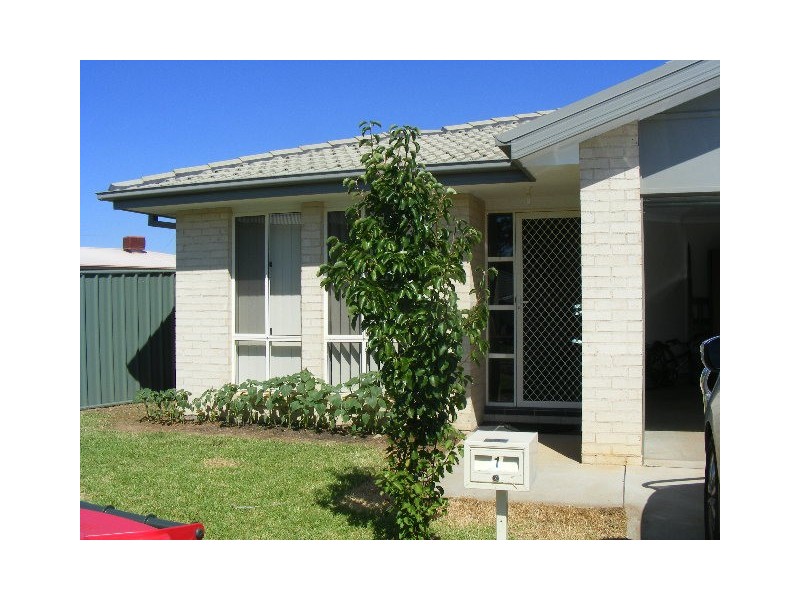 1/80 Close Street, Parkes NSW 2870