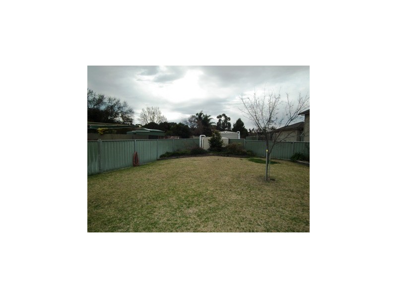 14 Glengowrie Close, Parkes NSW 2870