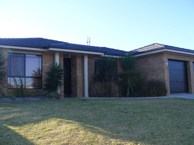30 Blaxland Street, Parkes NSW 2870