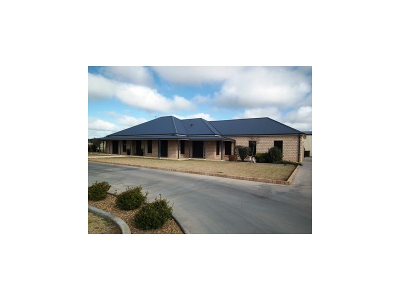 300 Nash Street, Parkes NSW 2870