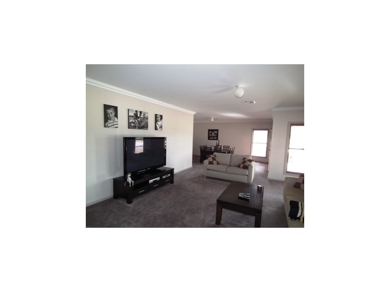 300 Nash Street, Parkes NSW 2870
