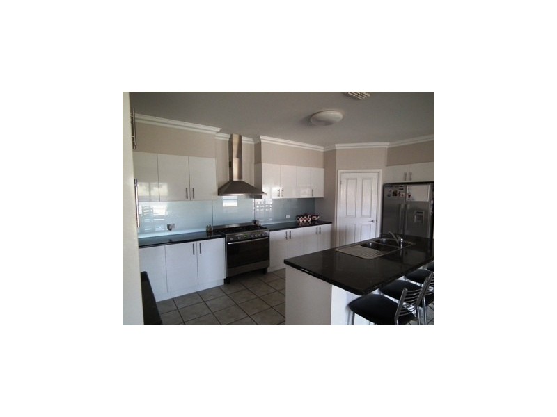 300 Nash Street, Parkes NSW 2870