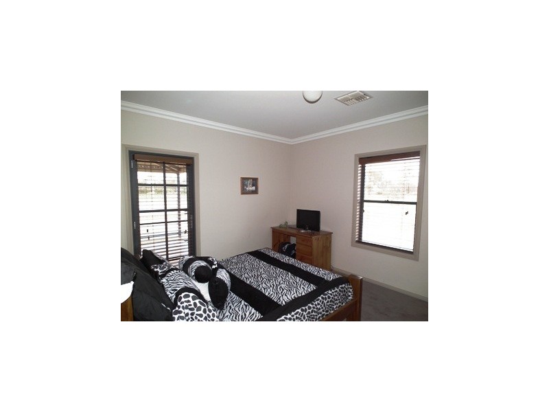 300 Nash Street, Parkes NSW 2870