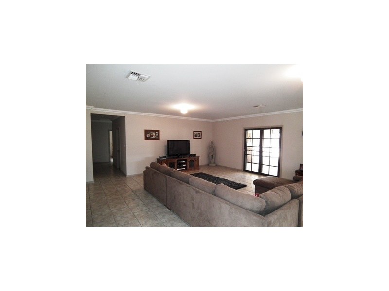 300 Nash Street, Parkes NSW 2870