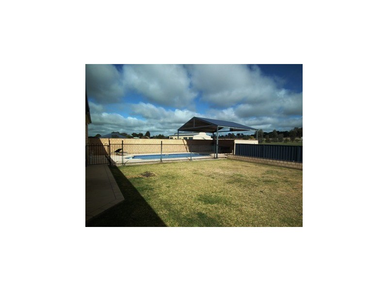 300 Nash Street, Parkes NSW 2870
