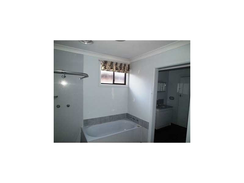 6 Forster Street, Parkes NSW 2870