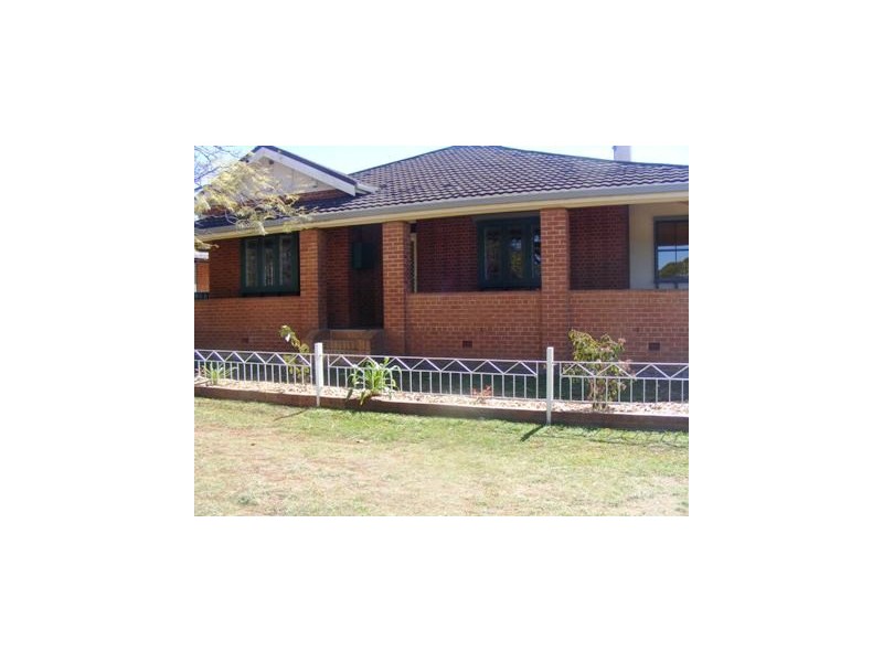 24 Elizabeth Street, Parkes NSW 2870