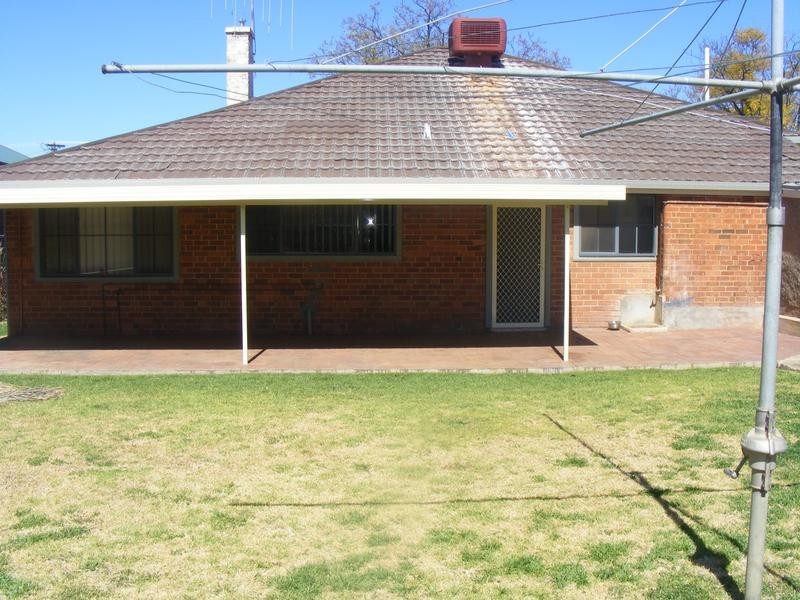 24 Elizabeth Street, Parkes NSW 2870