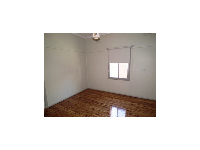 4 Rose Street, Parkes NSW 2870