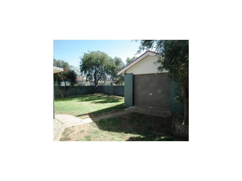 4 Rose Street, Parkes NSW 2870