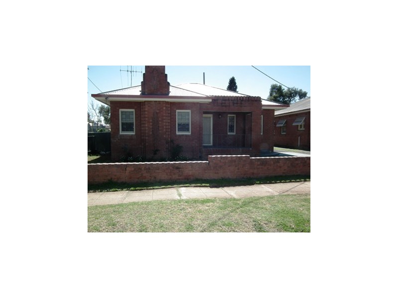 4 Rose Street, Parkes NSW 2870