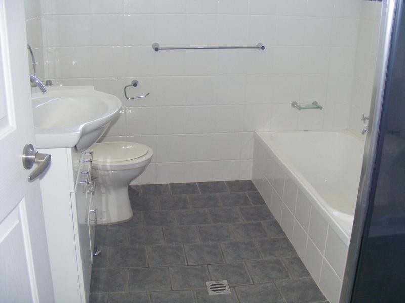 33 Barton Street, Parkes NSW 2870