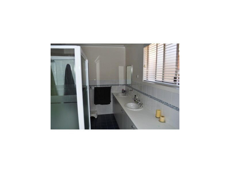 42 Church Street, Parkes NSW 2870