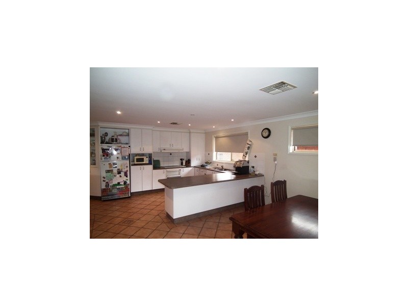 6 Caledonia Street, Parkes NSW 2870