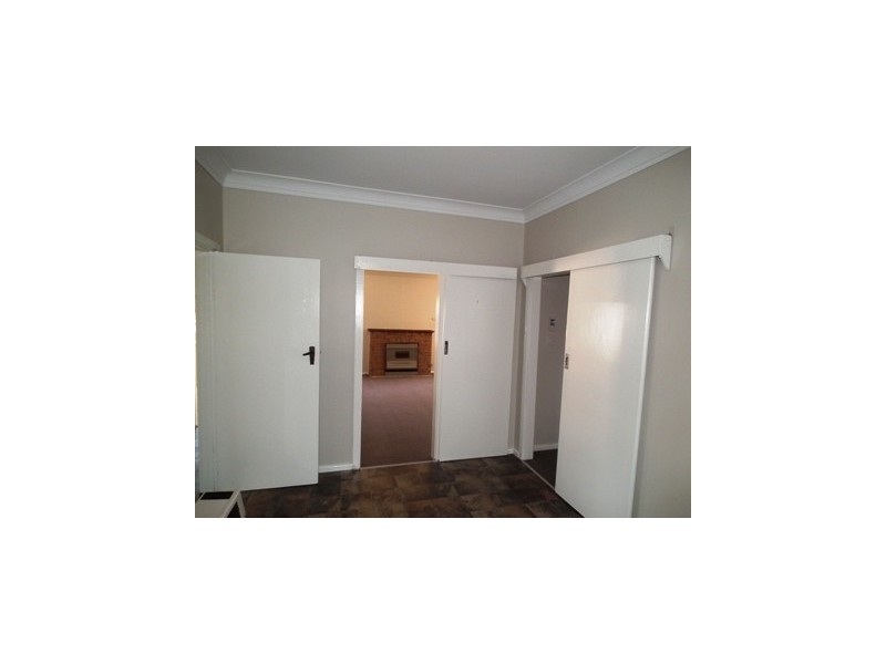 4 Waratah Street, Parkes NSW 2870