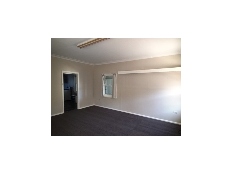 4 Waratah Street, Parkes NSW 2870